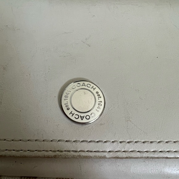 Authentic Coach slim wallet in good preowned condition. - Picture 9 of 9